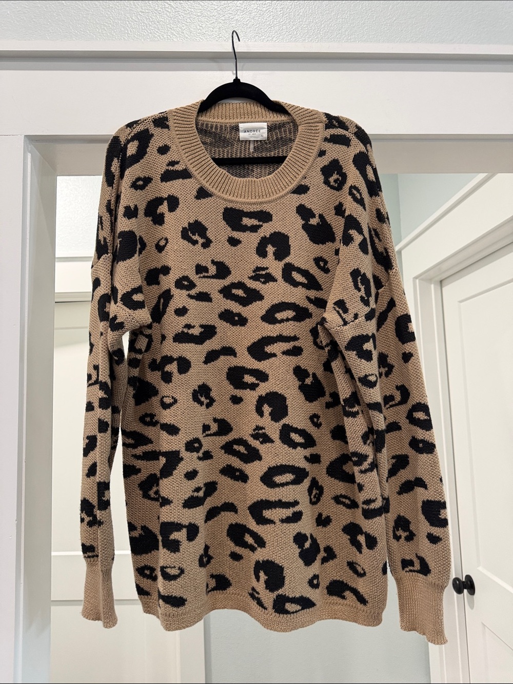 ANDREE BY UNIT Tan & Black Leopard Crewneck Sweater